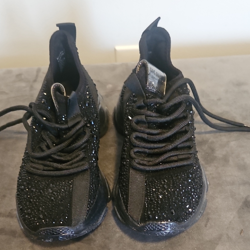 Steve Madden Black Sparkle Knit Lace-Up Sneakers..womens 5.5M...no box